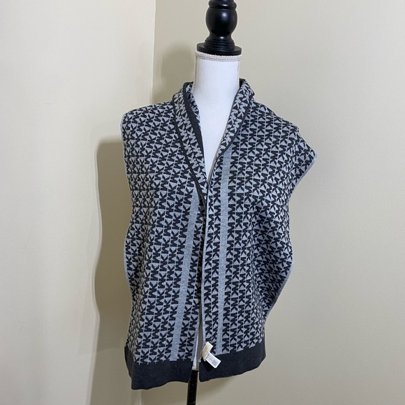 NWOT Michael Kors || Woman’s doble side scarf 🧣 - Picture 3 of 8